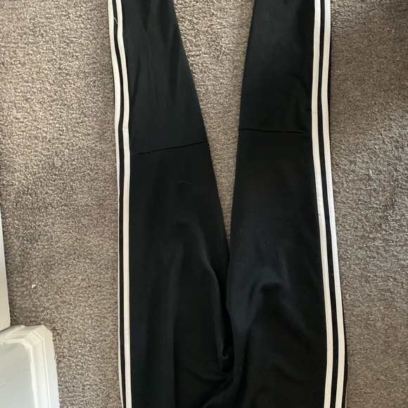 Adidas classic 3 stripe size small - Women’s - Picture 4 of 5